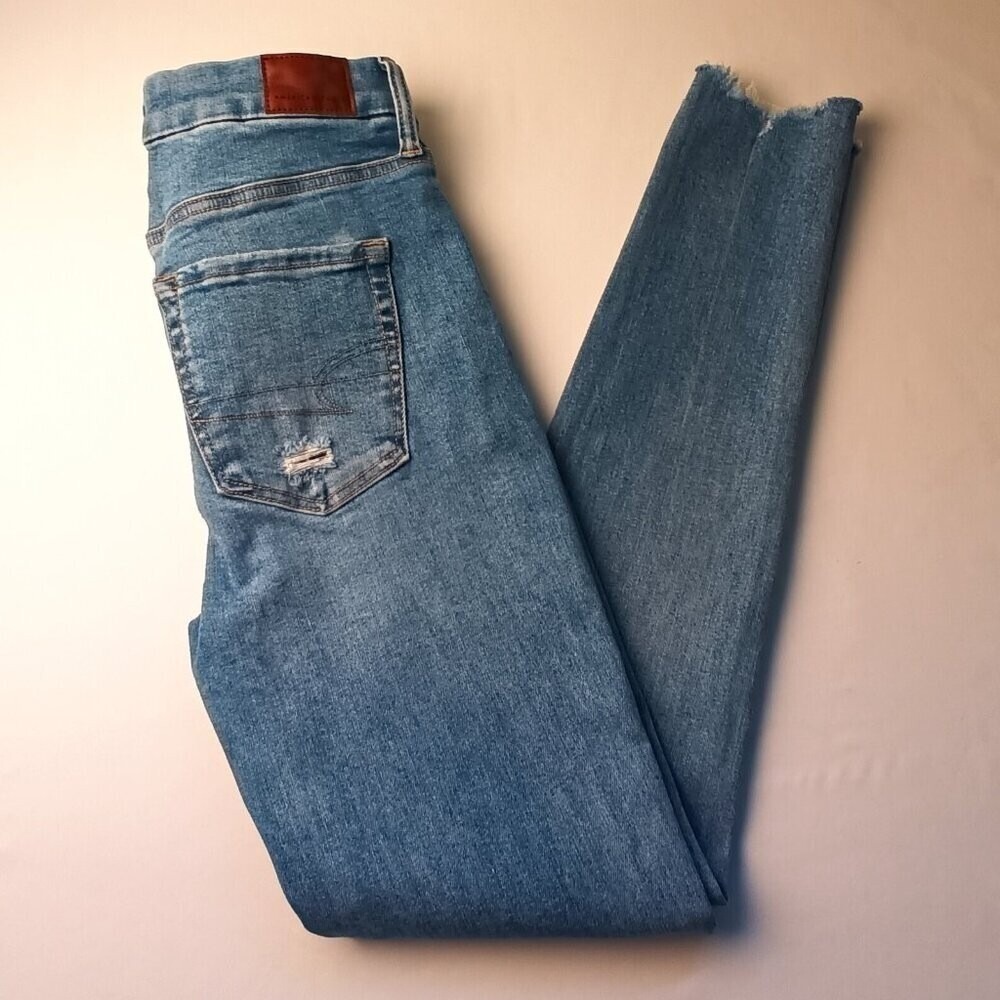 American Eagle Women Super Hi-Rise Lu(x)e Distressed Jegging Size 4 Regular Blue